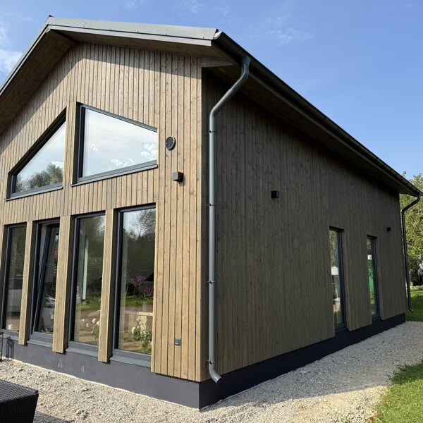 60m2 ar mansarda stāvu