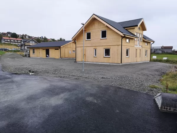 185kvm hus med 100 kvm garage