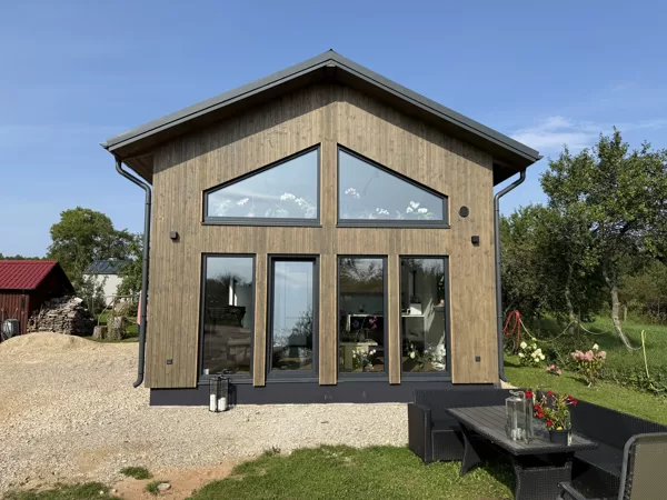 60m2 ar mansarda stāvu